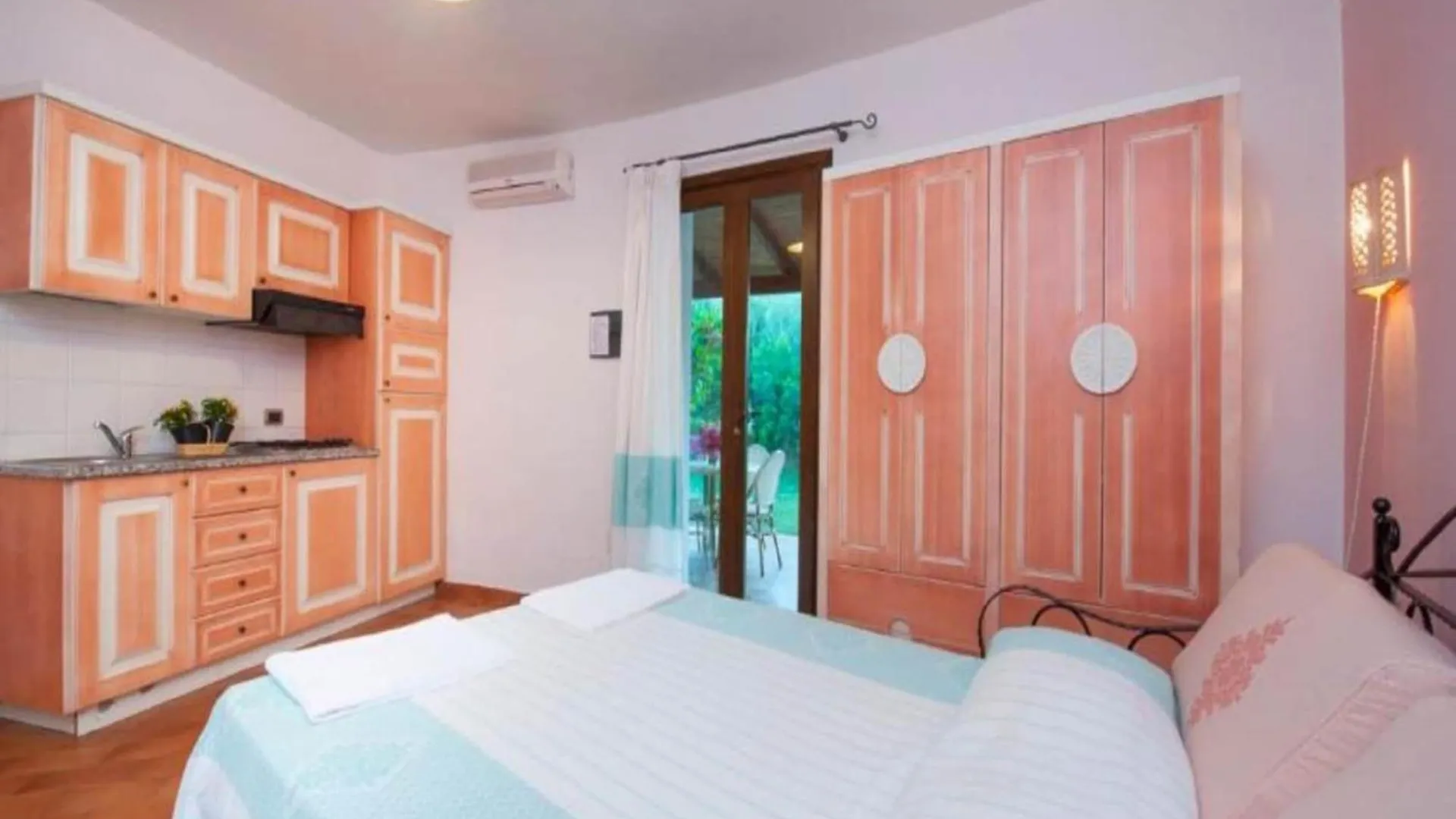 Three-Room Apartment In Residence With Pool Villasimius Italië