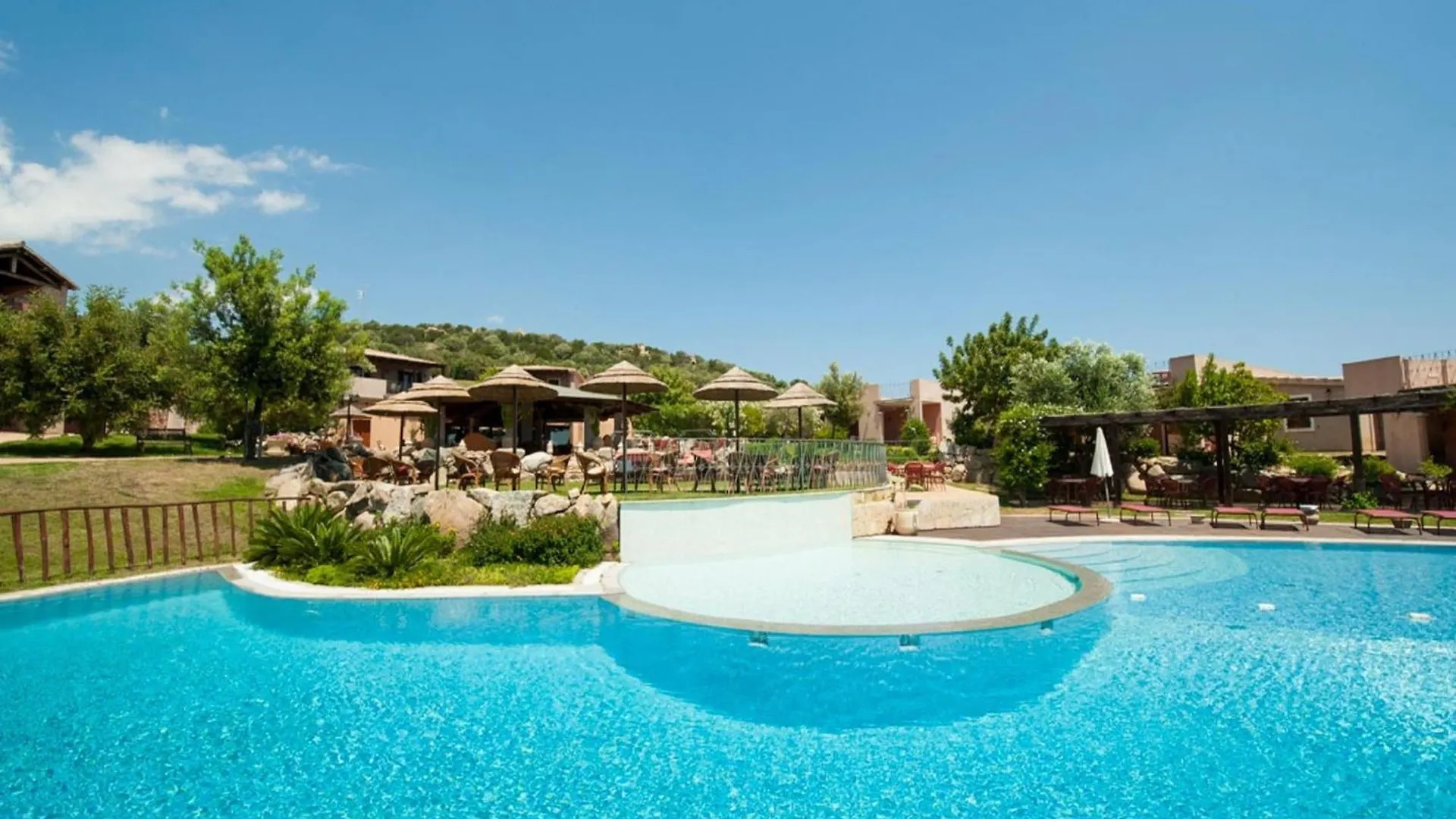 Three-Room Apartment In Residence With Pool Villasimius Italië