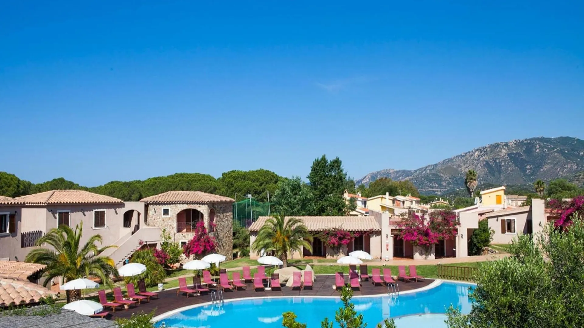 Three-Room Apartment In Residence With Pool Villasimius