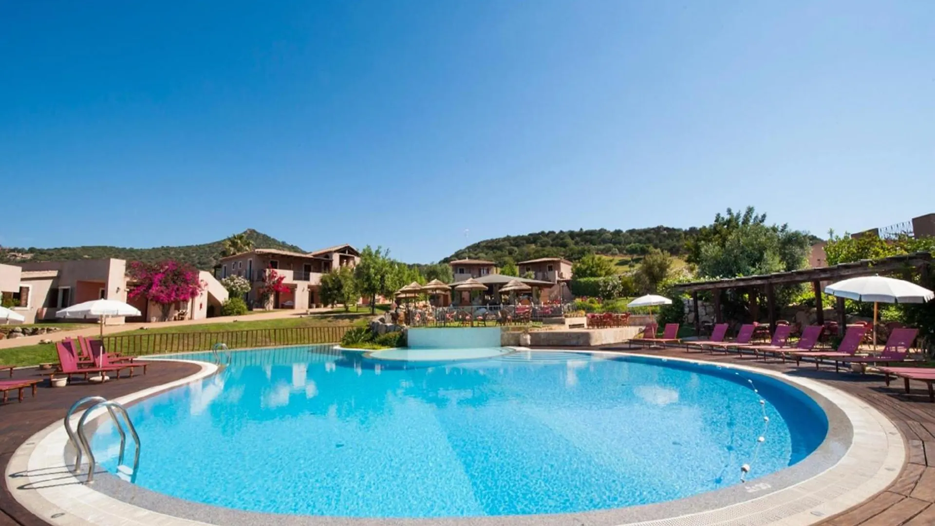 Three-Room Apartment In Residence With Pool Villasimius Italië